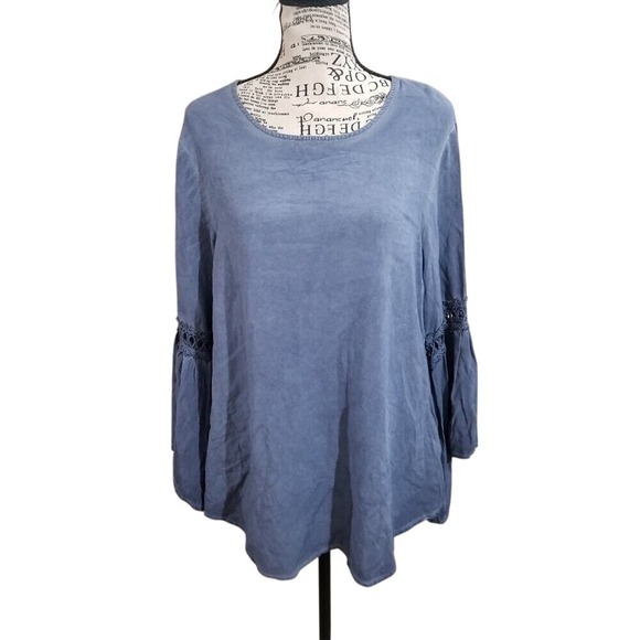 Spense Tops - SPENSE bell sleeve blouse‎ sz large